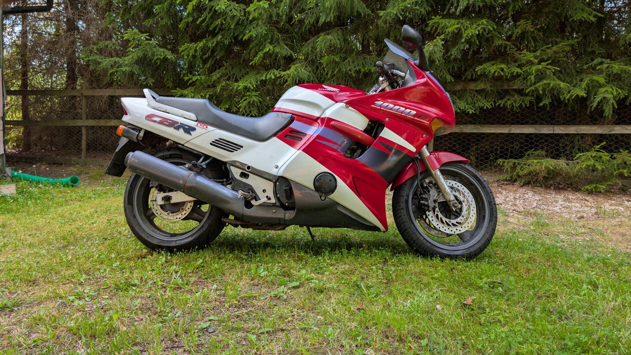 Honda CBR 1000F  SC24