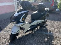 Nyskick Viarelli Monztro klass 1 moped säljes