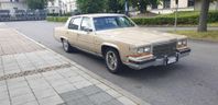 Cadillac Fleetwood Brougham Sedan 5.0 V8