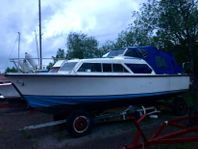 Ancas Queen 30 med dubbla Volvo Penta V8 AQ211A