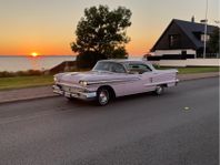 Oldsmobile Ninety-Eight Holiday Sedan 6.1 V8 Hydra-Matic