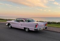 Oldsmobile Ninety-Eight Holiday Sedan 6.1 V8 Hydra-Matic
