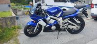 Yamaha R6 -02 med låga mil