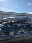 THULE Dynamic 800/M Takbox och THULE Tackräcken Universal.