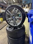 Bmw M5 orginal fälgar med sommardäck på