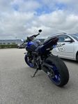 SUPERDEAL: Yamaha MT07 Akrapovic Helsystem, quickshifter