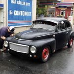 Volvo PV 544C Sport - B21 - Mattsvart med Gangsterkeps