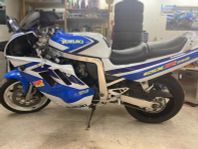 Suzuki GSXR 750 