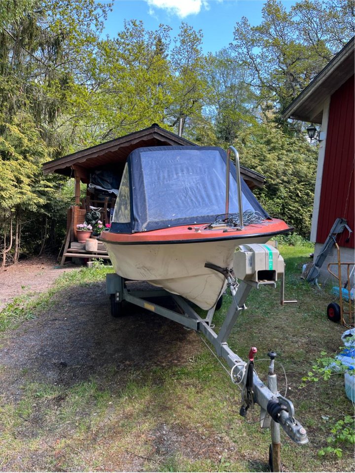 Båt med Volvo Penta motor & F...