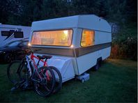 Välbevarad Polar 470 med Solcellspanel för off-grid camping