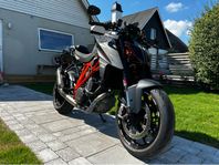 Super Duke R