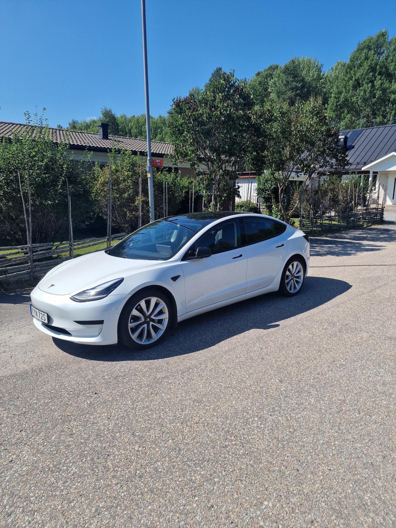 Tesla Model 3 Standard Range Plus, 258hp, 2020