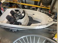 HR 532 cc med Suzuki 115hk