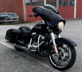 Harley Davidson Street Glide special Steg 2