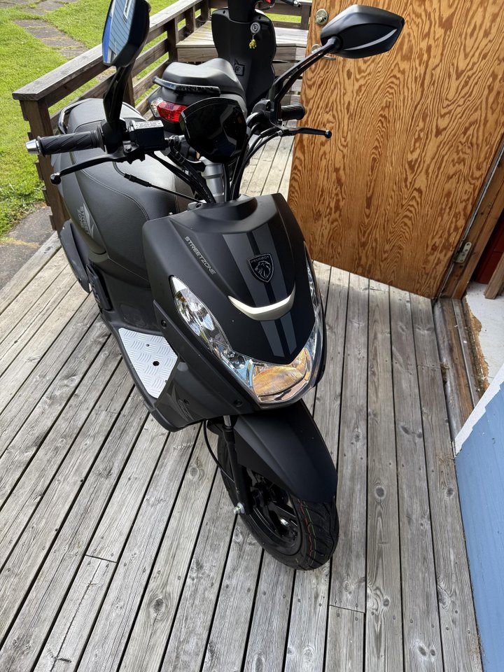 Peugeot Streetzone -24