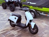 Super Soco   Snabb och tyst elmoped 