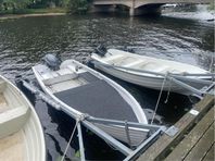 Fin båt med ekolod och kastdäck