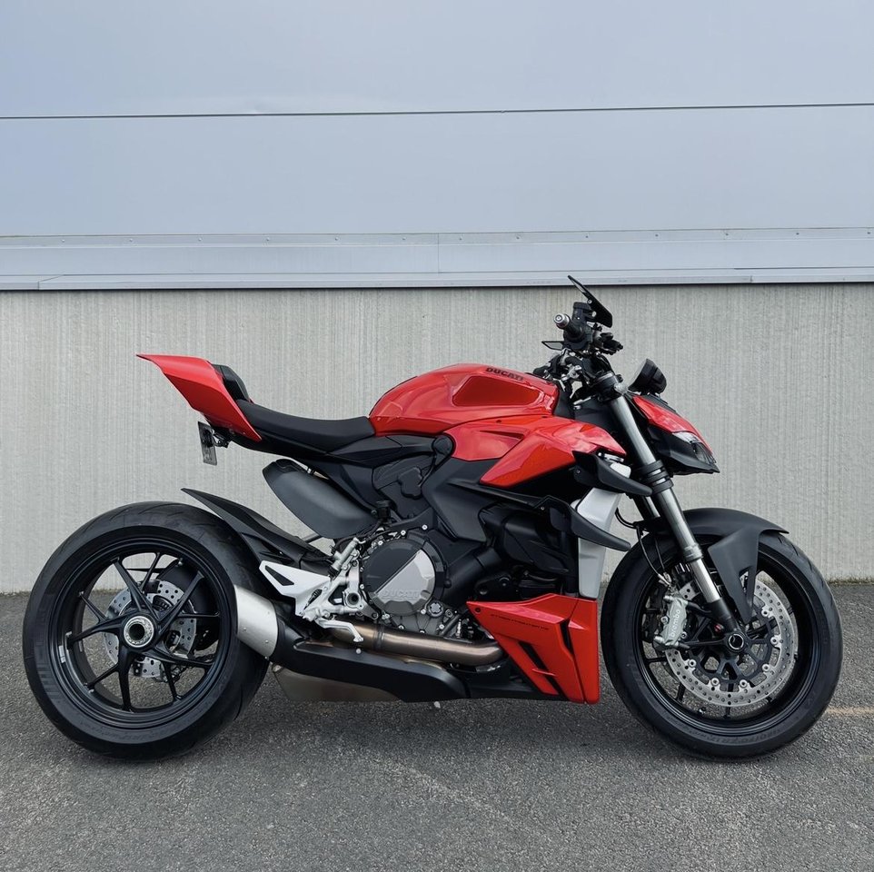 Ducati streetfighter V2