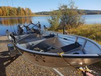 Sportfiskebåt Kimple Catch 430 Fullutrustad med Tiki trailer