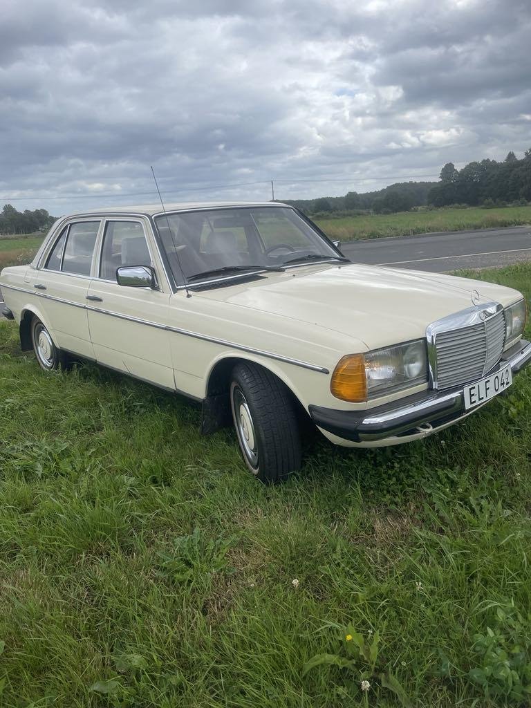 Mercedes-Benz 200 Manuell, 4-trinn, 109hk, 1985