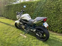 Yamaha XJ6 - Nybesiktigad, låga mil