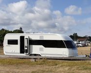 Hobby premium 650 UKFe 2017 (Mover, AC, 3,5m tält, markis)