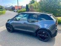 BMW i3s, bra utrustningsnivå, stor skärm och fina vinterhjul