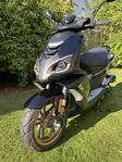 Peugot Speedfight 4 Svart/Rose (4-takt) - 2020 - 690mil