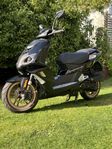 Peugot Speedfight 4 Svart/Rose (4-takt) - 2020 - 690mil