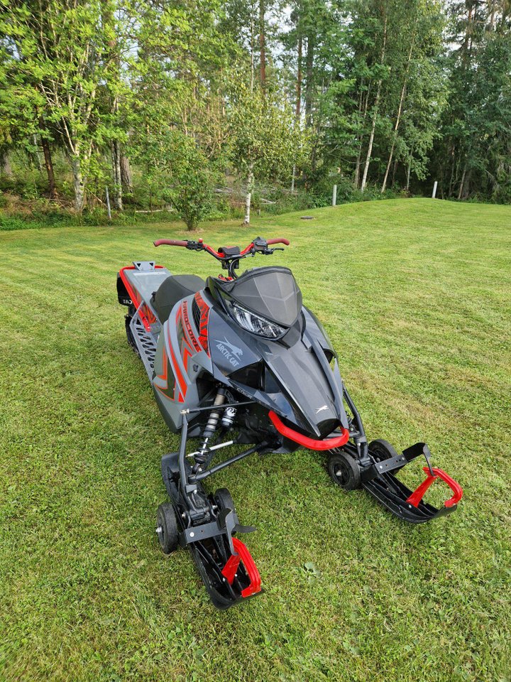 Arctic Cat M8000 Alpha