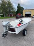 Styrpulpet (nymålad) + Suzuki 30hk + 30 TK trailer