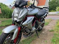 ER-6N En perfekt övningskörningshoj.