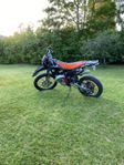Cross moped