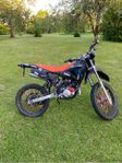 Cross moped