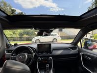 Toyota RAV4 PHEV Premium, soltak, JBL Info, dragkrok, v-däck