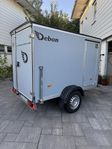 Debon C255 täckt släp