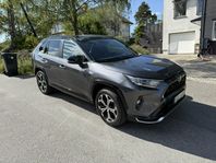 Toyota RAV4 PHEV Premium, soltak, JBL Info, dragkrok, v-däck