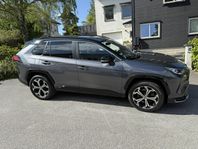 Toyota RAV4 PHEV Premium, soltak, JBL Info, dragkrok, v-däck