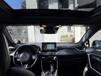 Toyota RAV4 PHEV Premium, soltak, JBL Info, dragkrok, v-däck