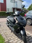 Drax rough matt svart moped