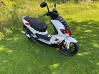 Peugeot Speedfighter 4 - Låga mil i mycket gott skick