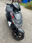 Peugeot kisbee 2019, mörkgrå