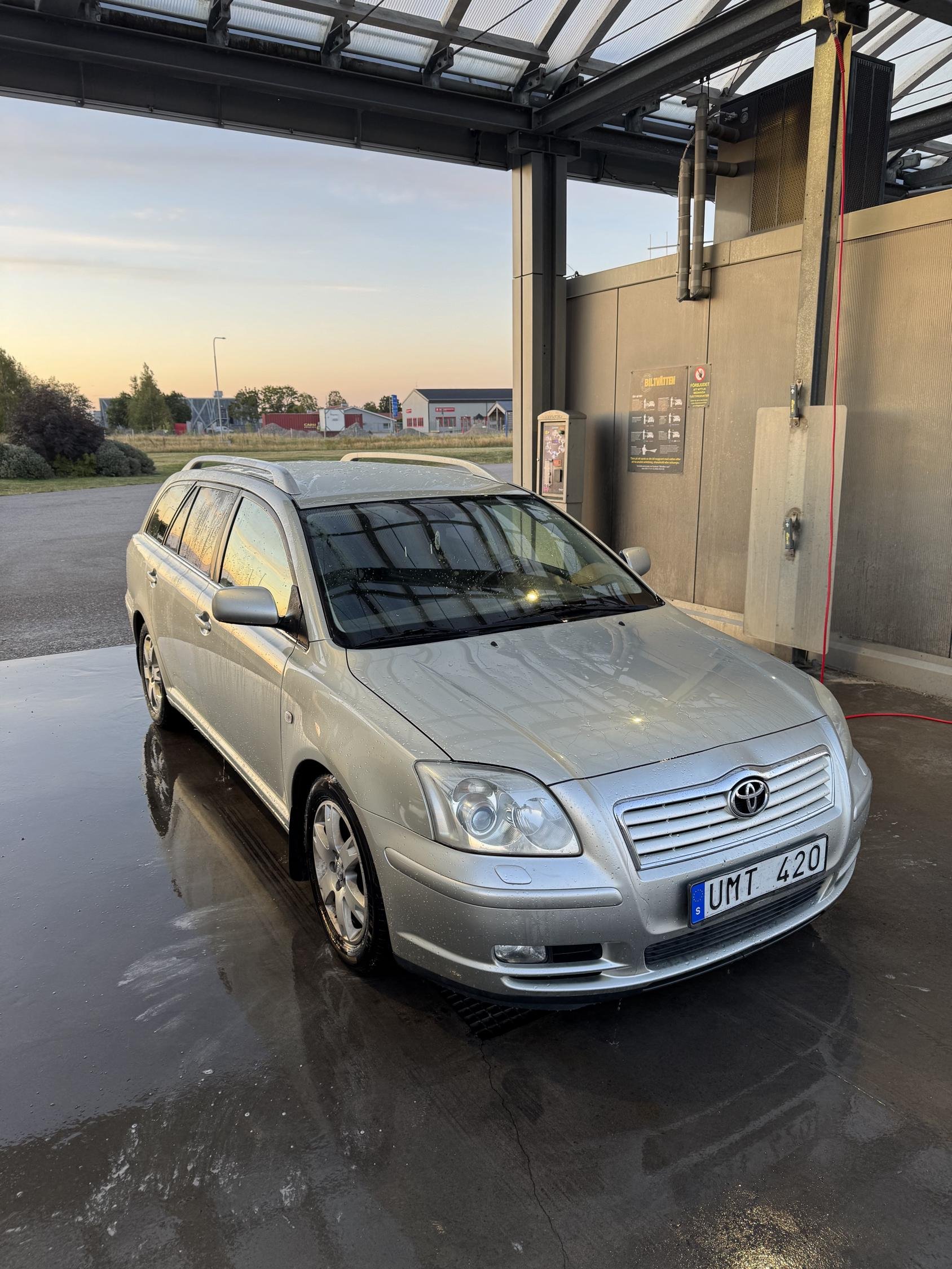 Toyota Avensis Stasjonsvogn 2.0 D-4 VVT-i Manuell, 5-trinn, 147hk, 2003