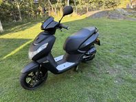 Peugeot Kisbee 2023 (svart)