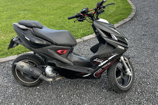 yamaha-aerox-naked-rsmodell-2015-s-ljes-i-ume-blocket