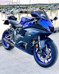 Yamaha R7