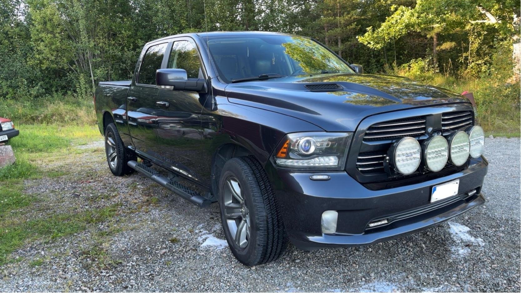 RAM 1500 Dobbelcab 5.7 V8 HEMI 4x4 TorqueFlite, 8-trinn, 395hk, 2017