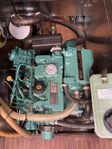 Rymlig snabbseglare med nyare motor, 33 fot