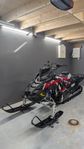 Polaris Khaos 850. Pidd, extra kylare.