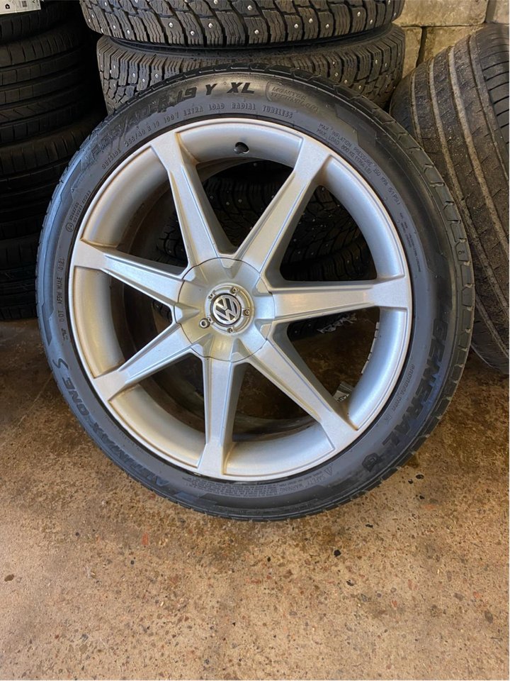 Kompletta 19 tum hjul vw tran...